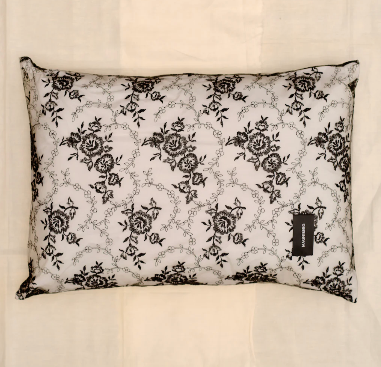 Magniberg - Rose Pillowcase - Black